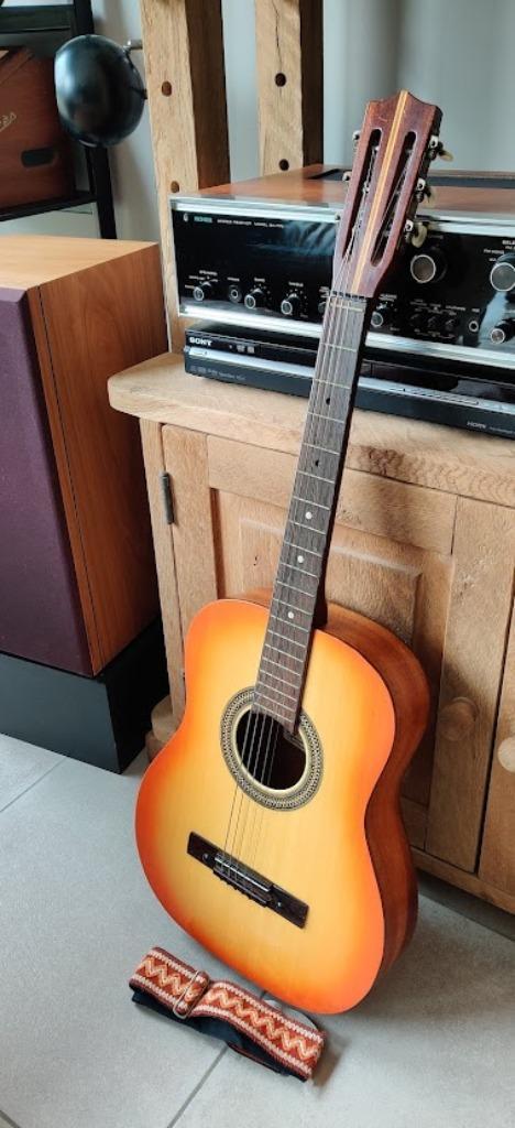 Gitaar vintage Clarissa gitaar Italië jaren 70s, Muziek en Instrumenten, Snaarinstrumenten | Gitaren | Akoestisch, Gebruikt, Klassieke of Spaanse gitaar