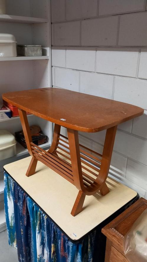Vintage Houten Tafeltje, Huis en Inrichting, Woonaccessoires | Krantenbakken en Lectuurbakken, Gebruikt, Ophalen