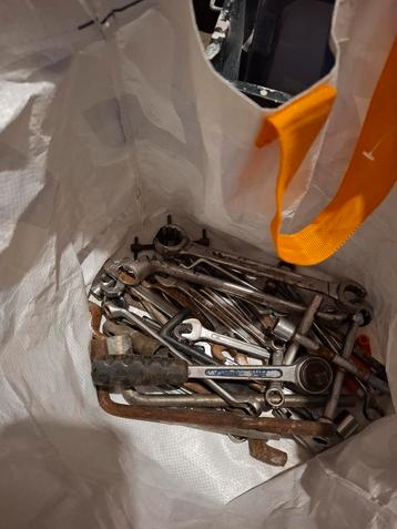 Grote set steeksleutels beschikbaar voor biedingen