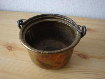 Antieke bloempot waarschijnlijk koper beschikbaar voor biedingen