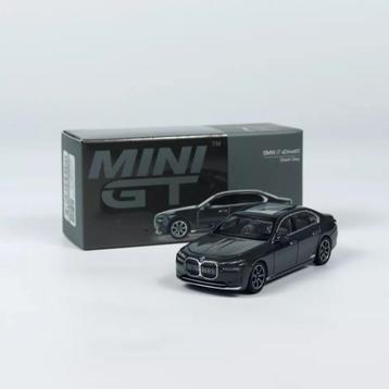 BMW i7 xDrive60 van Mini GT 1/64 nr. 818 beschikbaar voor biedingen