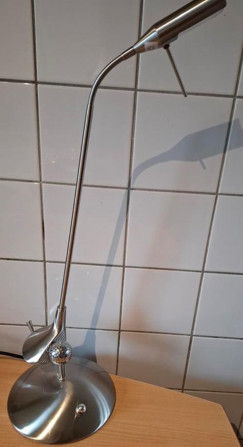Tafellamp . Golfclub met bal. VanDeHeg. RVS. Ca 1980., Huis en Inrichting, Lampen | Tafellampen, Zo goed als nieuw, 50 tot 75 cm