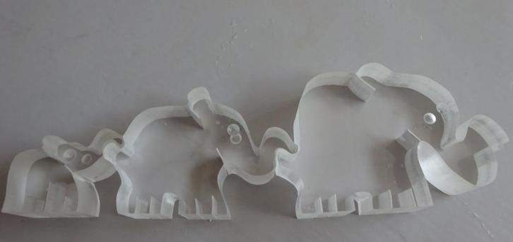 Perspex: drie olifanten op een rij, Verzamelen, Dierenverzamelingen, Zo goed als nieuw, Beeldje of Figuurtje, Wild dier, Ophalen of Verzenden