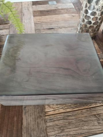 HUMIDOR HUMIDIF GEPOLIJST EN AFGELAKT CEDERHOUT, ZEER MOOI! beschikbaar voor biedingen