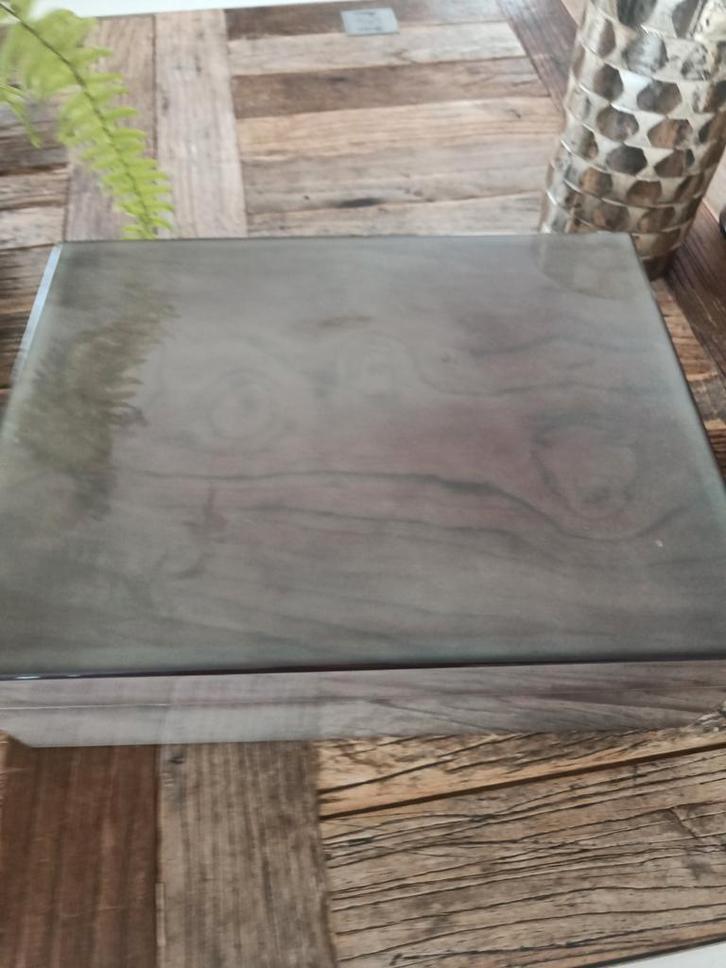 HUMIDOR HUMIDIF GEPOLIJST EN AFGELAKT CEDERHOUT, ZEER MOOI!, Verzamelen, Rookartikelen, Aanstekers en Luciferdoosjes, Zo goed als nieuw