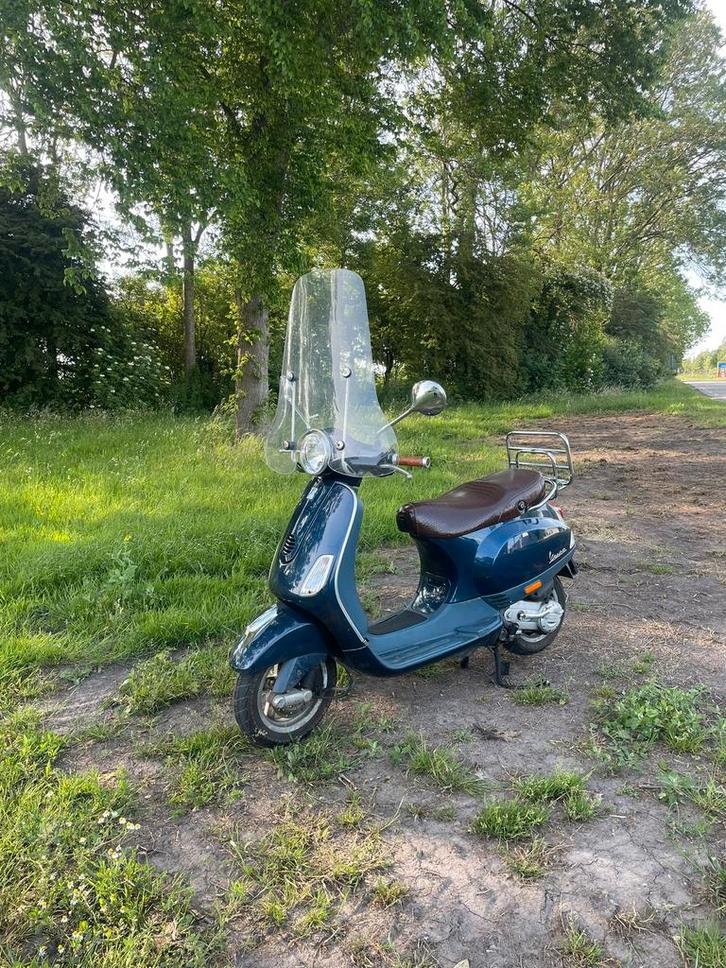 Vespa lx, Fietsen en Brommers, Snorfietsen en Snorscooters, Zo goed als nieuw, Vespa, Benzine, Ophalen