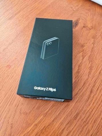Samsung Galaxy Z Flip6 256GB Zilver - Nieuw beschikbaar voor biedingen