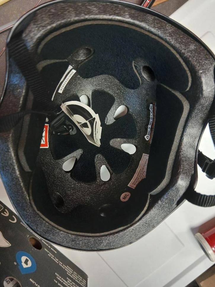 BMX helmen Zwart en grijs M/L, Fietsen en Brommers, Fietsaccessoires | Fietshelmen, Nieuw, Heer of Dame, M, Ophalen of Verzenden