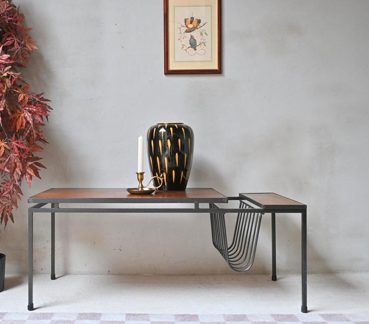 Vintage koffietafel zwart metalen frame en teak fineer blad., Huis en Inrichting, Tafels | Statafels, Zo goed als nieuw, Ophalen