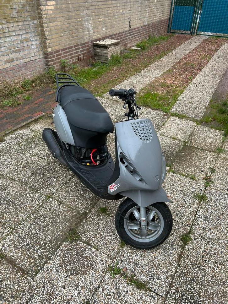 Zip 125 stage 1 met koop verklaring, Fietsen en Brommers, Scooters | Piaggio, Zo goed als nieuw, Zip, Benzine, Ophalen