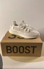 Yeezy Boost 350 V2 Bone 43 1/3, Kleding | Heren, Schoenen, Ophalen of Verzenden, Nieuw, Wit