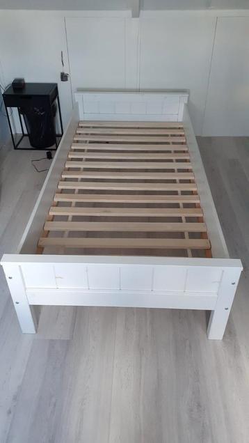 Bed 1 persoons beschikbaar voor biedingen
