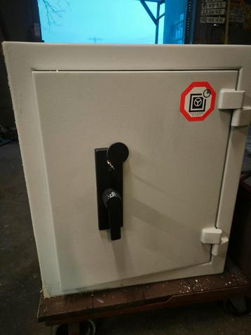 De Raad brandkast afstort kluis klasse 2 zeer netjes!!  beschikbaar voor biedingen
