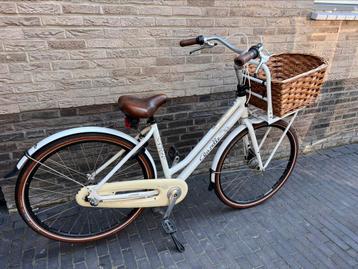 Gazelle damesfiets met mand in de kleur wit beschikbaar voor biedingen