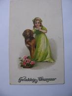 Antieke Kaart uit 1922 Meisje in Groene Jurk / Hond Bloemen, Gelopen, Feest(dag), 1920 tot 1940, Verzenden