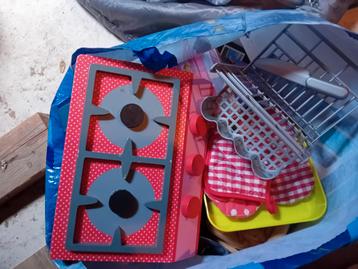 2 Tassen vol met keukenspulletjes. beschikbaar voor biedingen