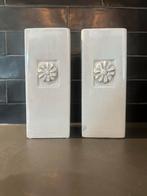 Vazenset met bloemdetail - 2 stuks, Huis en Inrichting, Woonaccessoires | Vazen, Wit, Aardewerk of Porselein, Ophalen of Verzenden