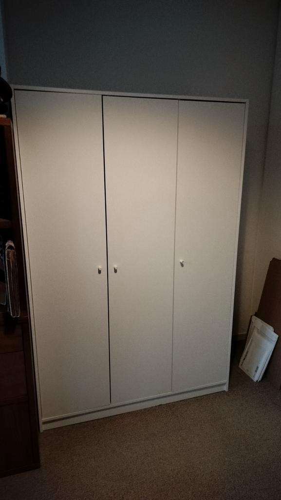 IKEA Kleppstad kledingkast met 3 deuren wit, Huis en Inrichting, Kasten | Kledingkasten, Zo goed als nieuw, 150 tot 200 cm, 100 tot 150 cm