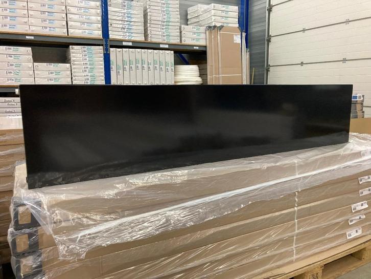 Henrad Everest Plan vlakke radiator 400 x 2000 type 22 ZWART, Doe-het-zelf en Verbouw, Verwarming en Radiatoren, Nieuw, Radiator