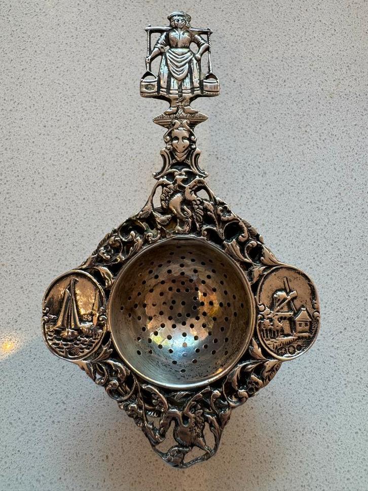 Zilveren Theezeef met Lekbakje - Hollandse Symbolen, Antiek en Kunst, Antiek | Goud en Zilver, Zilver, Ophalen of Verzenden