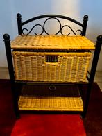 2 nachtkastjes, zwart metaal met rotan, Huis en Inrichting, Slaapkamer | Nachtkastjes, Ophalen, Zo goed als nieuw, Metaal of Aluminium