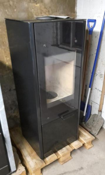 Uitverkoop Edilkamin Houtkachel model Coral 1 met LIFTDEUR! beschikbaar voor biedingen