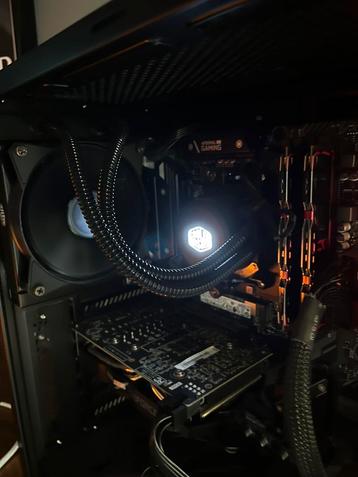 GAMING PC MET WATERCOOLING beschikbaar voor biedingen