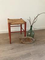 Vintage zweedse rode kruk met rotan Amsterdam België, Ophalen of Verzenden, Gebruikt, Hout