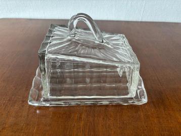 Vintage kaasstolp van helder glas met blokjemotief. beschikbaar voor biedingen