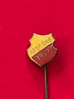 Emaille Speldje - Voetbal ADSP. Dag 1957, Verzenden, Gebruikt, Sport, Speldje of Pin