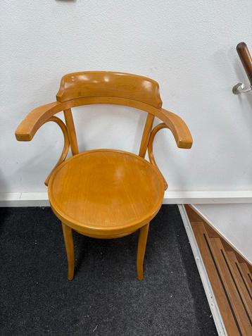 Vintage Houten Stoel met Armleuningen beschikbaar voor biedingen
