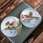 Twee decoratieve borden met landschap, Antiek en Kunst, Ophalen