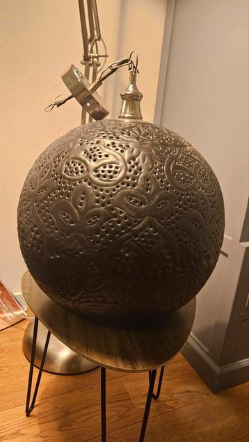 Oosterse hanglamp met metalen details beschikbaar voor biedingen