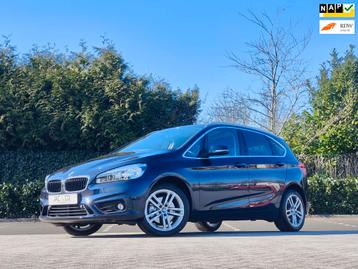 BMW 2-serie Active Tourer 220i Essential NAP + Trekhaak + Sc beschikbaar voor biedingen