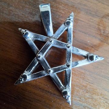 Zilveren Pentagram Hanger beschikbaar voor biedingen