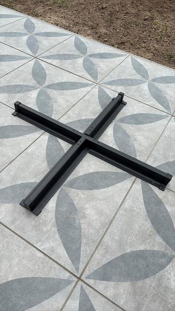 Nieuw in verpakking - Parasolvoet voor zweefparasol 100 cm beschikbaar voor biedingen