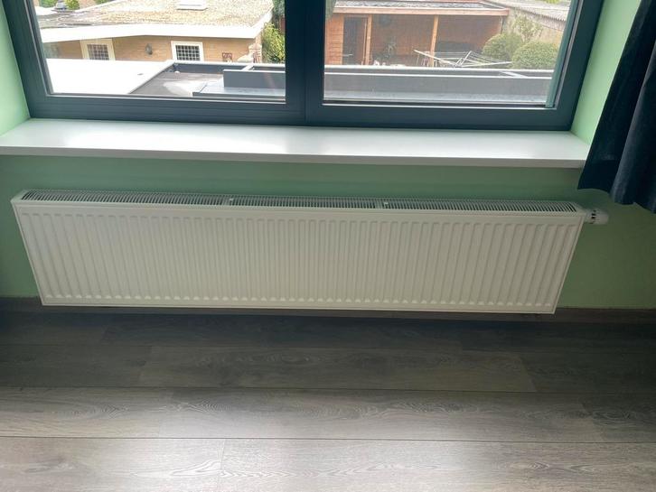 Nette radiator met sierrooster en zijbeplating, Doe-het-zelf en Verbouw, Verwarming en Radiatoren, Gebruikt, Radiator, 800 watt of meer