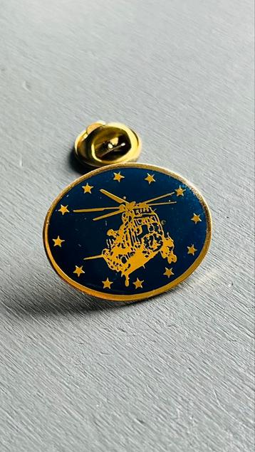 Helikopter pin militair luchtmacht / Air force beschikbaar voor biedingen