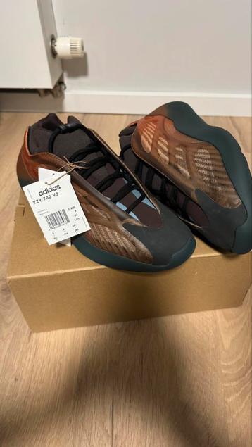 *NIEUW* Yeezy 700 Copper Fade beschikbaar voor biedingen