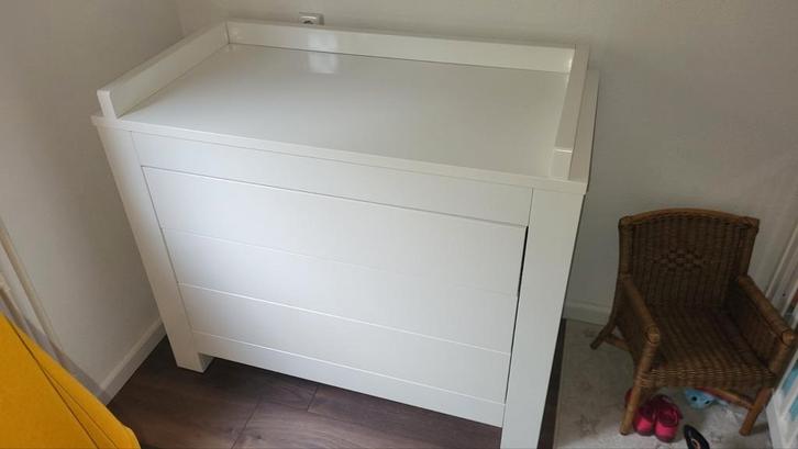 Kidzmill Commode Hoogglans Wit + Plank, Kinderen en Baby's, Kinderkamer | Commodes en Kasten, Gebruikt, Commode, 105 cm of meer