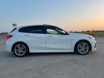 BMW 1-Serie 118i 140pk Aut 2020 Wit vol opties, Auto's, 65 €/maand, 1295 kg, Leder en Stof, Wit