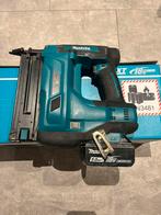 Makita DBN500 tacker spijkerpistool schiethamer te huur, Ophalen, Zo goed als nieuw