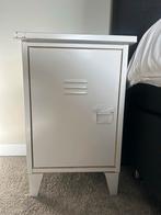 WOOOD Nachtkastje (2 stuks)., Huis en Inrichting, Slaapkamer | Nachtkastjes, Gebruikt, Minder dan 45 cm, Metaal of Aluminium, Ophalen of Verzenden