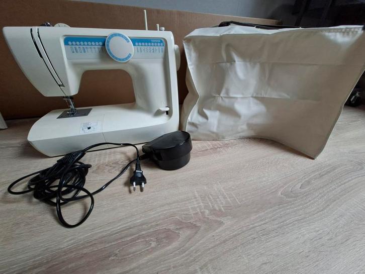 Toyota naaimachine RS2000, Hobby en Vrije tijd, Naaimachines en Toebehoren, Zo goed als nieuw, Naaimachine, Overige merken, Ophalen of Verzenden