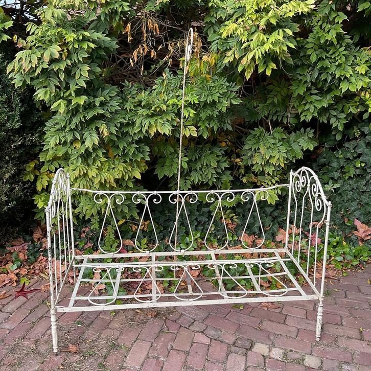 Brocante bank bankje bed bedje, charmant Frans, Antiek en Kunst, Curiosa en Brocante, Ophalen