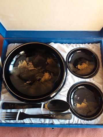 Vintage Japanse Lakwerk Set beschikbaar voor biedingen