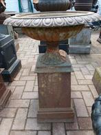 Gietijzeren Vaas op Sokkel, Tuin en Terras, Tuinvazen, Ophalen