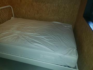 ikea bed met bijna nieuw matras (was 500 euro) - afbeelding 2