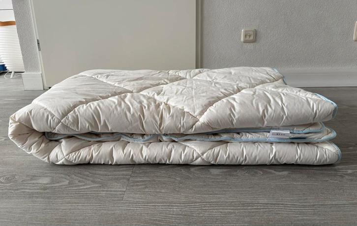 Dekbed wol 200 x 220 cm (zo goed als nieuw), Huis en Inrichting, Slaapkamer | Beddengoed, Zo goed als nieuw, Deken of Dekbed, Tweepersoons
