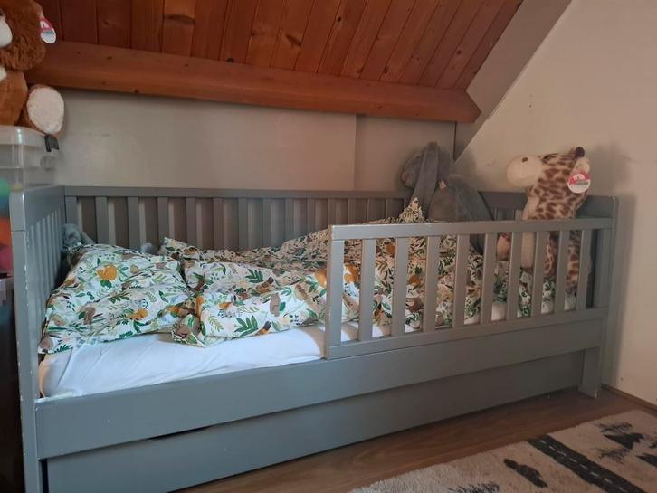 Petit Amélie peuterbedje, Kinderen en Baby's, Kinderkamer | Bedden, Zo goed als nieuw, 140 tot 160 cm, 70 tot 85 cm, Matras, Ophalen